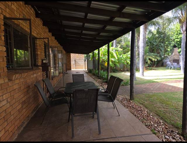 5 BEDROOM HOUSE FOR SALE IN FLORA PARK